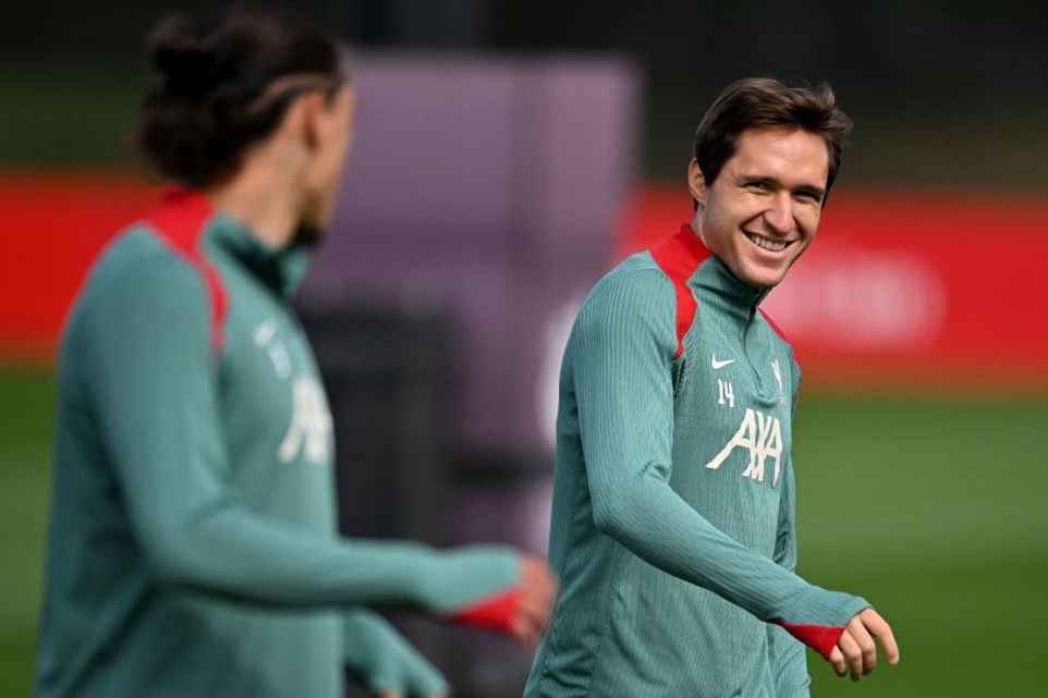 Federico Chiesa cung Liverpool toi lam khach cua AC Milan